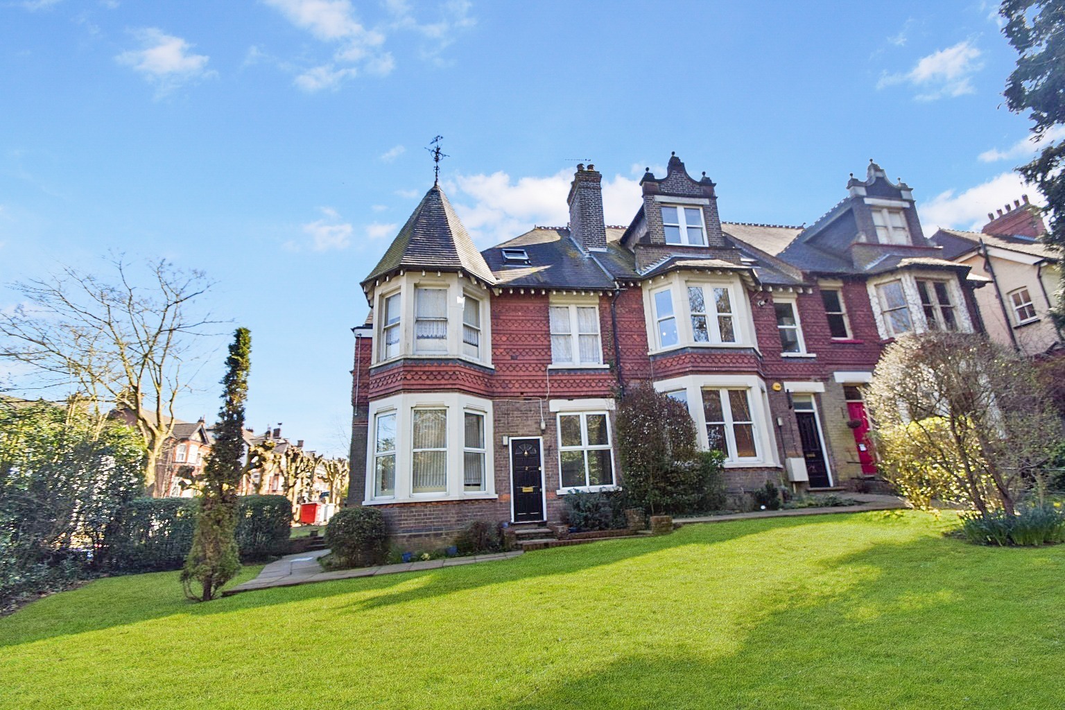 The Limes, London Road, Luton