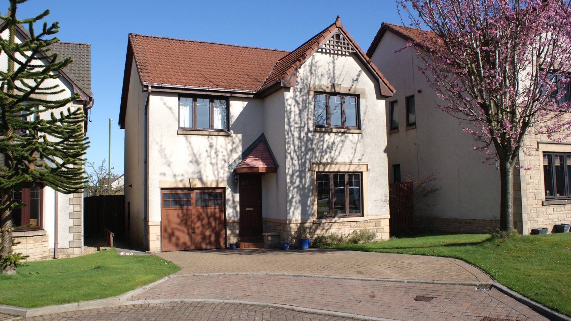 Seldom available, 4- double Bedroom, 2-public, family home set within, "The Inches" Larbert