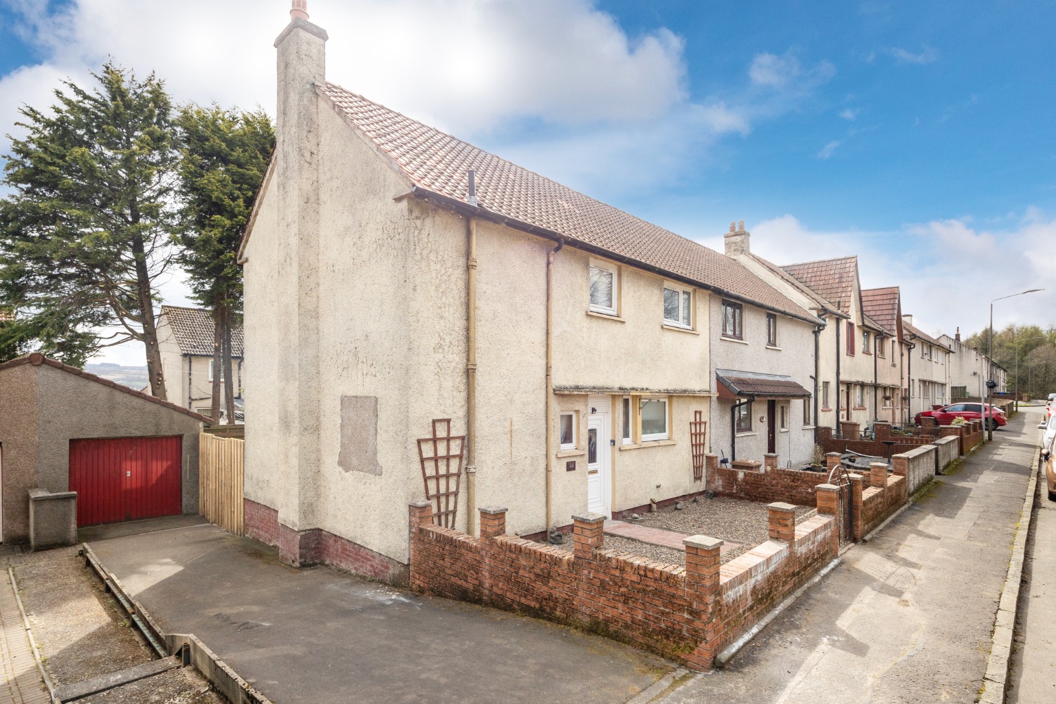 Spacious 3-Bed End Terraced Villa with South-Facing Garden