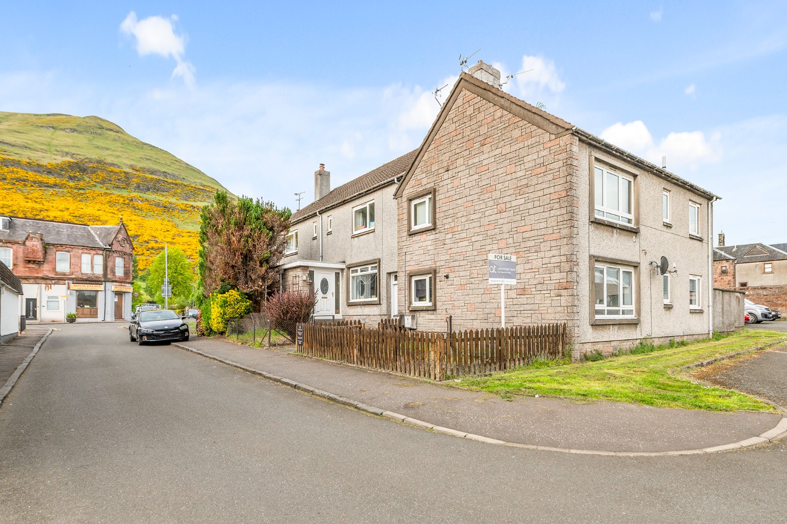Fully Renovated 1 Bedroom Flat in Alva with Ochil Views