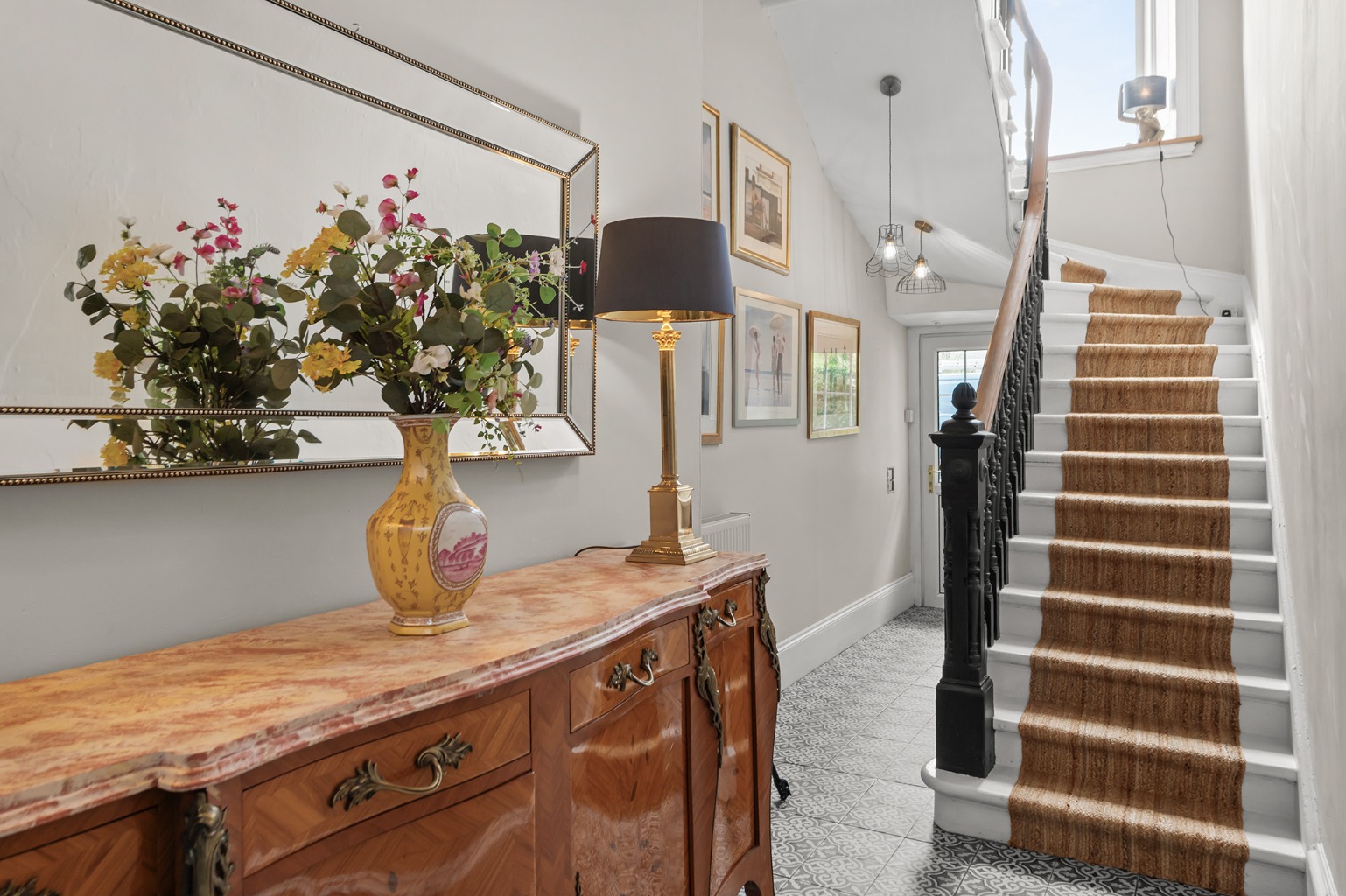 Exquisite 4-Bedroom Traditional Upper Home in Falkirk