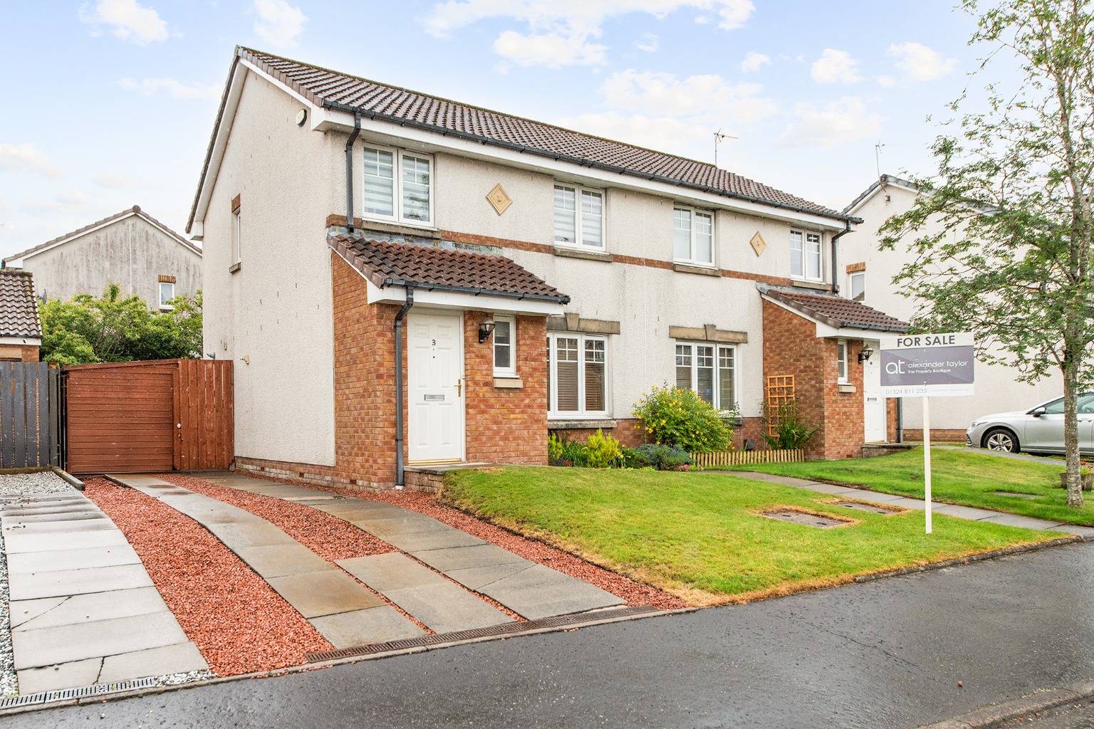 Outstanding larger style 3-Bedroom Semi-Detached Villa in Bonnybridge