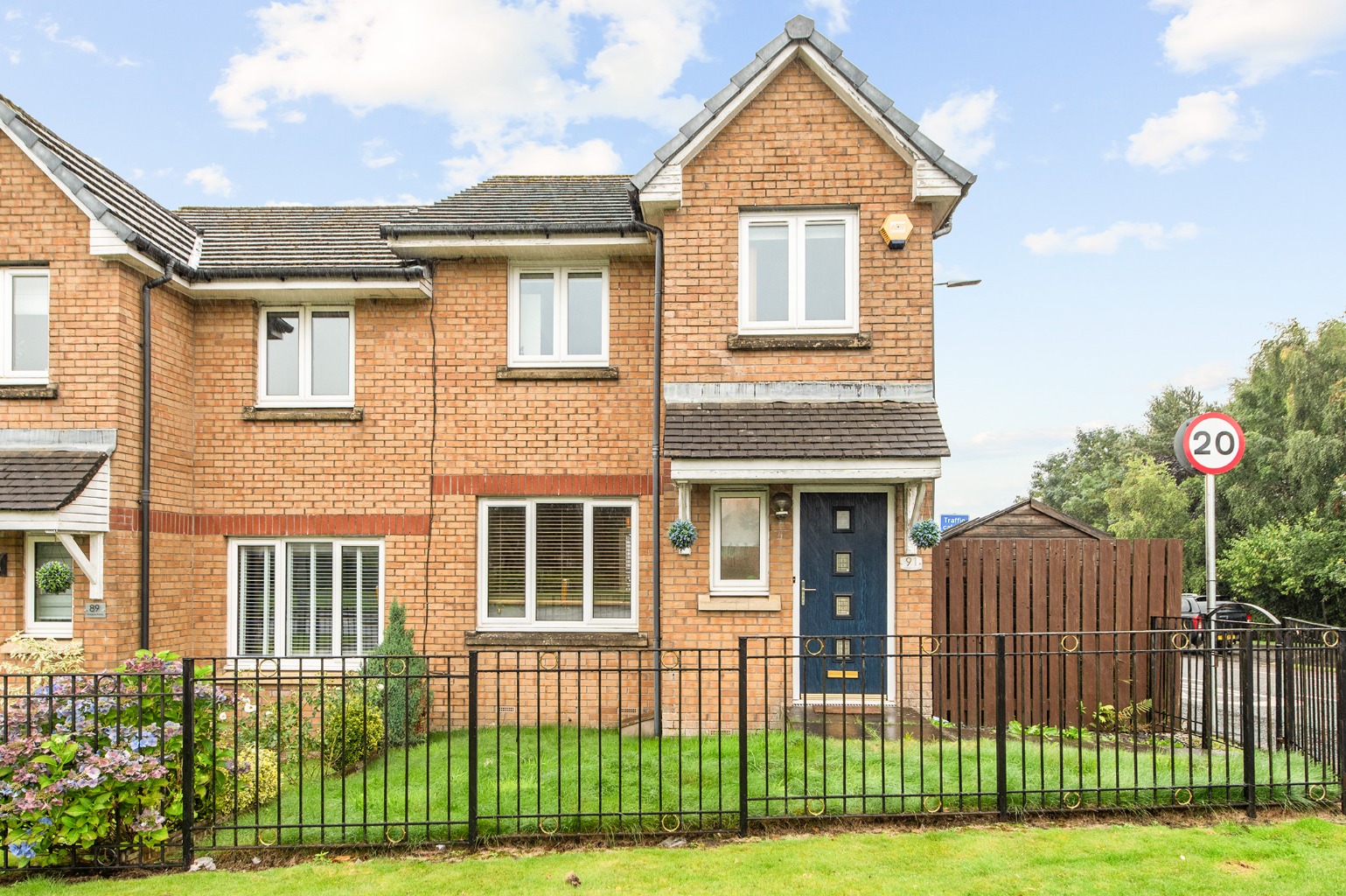 Modern Three-Bedroom House, 91 Glasgow Road,  Denny