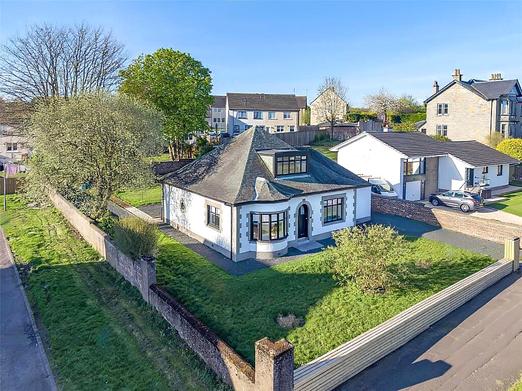 Fully Renovated Four Double Bedroom Detached Home in Denny