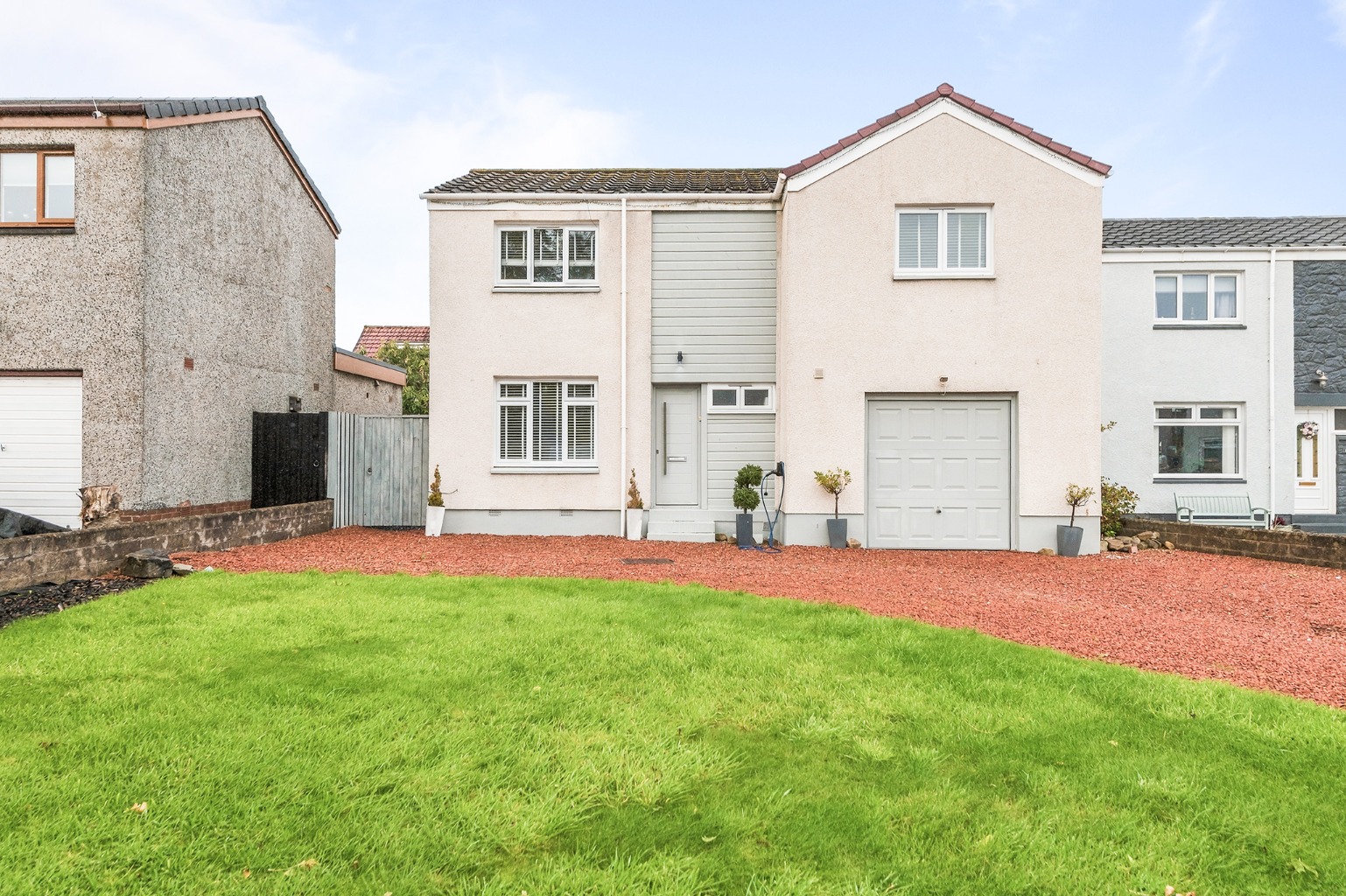 Exceptional 4-Bedroom Detached Home in Carron with Luxury Features