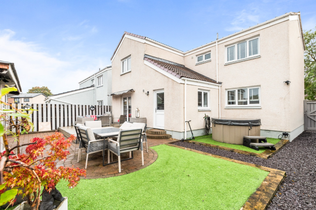 Exceptional 4-Bedroom Detached Home in Carron with Luxury Features