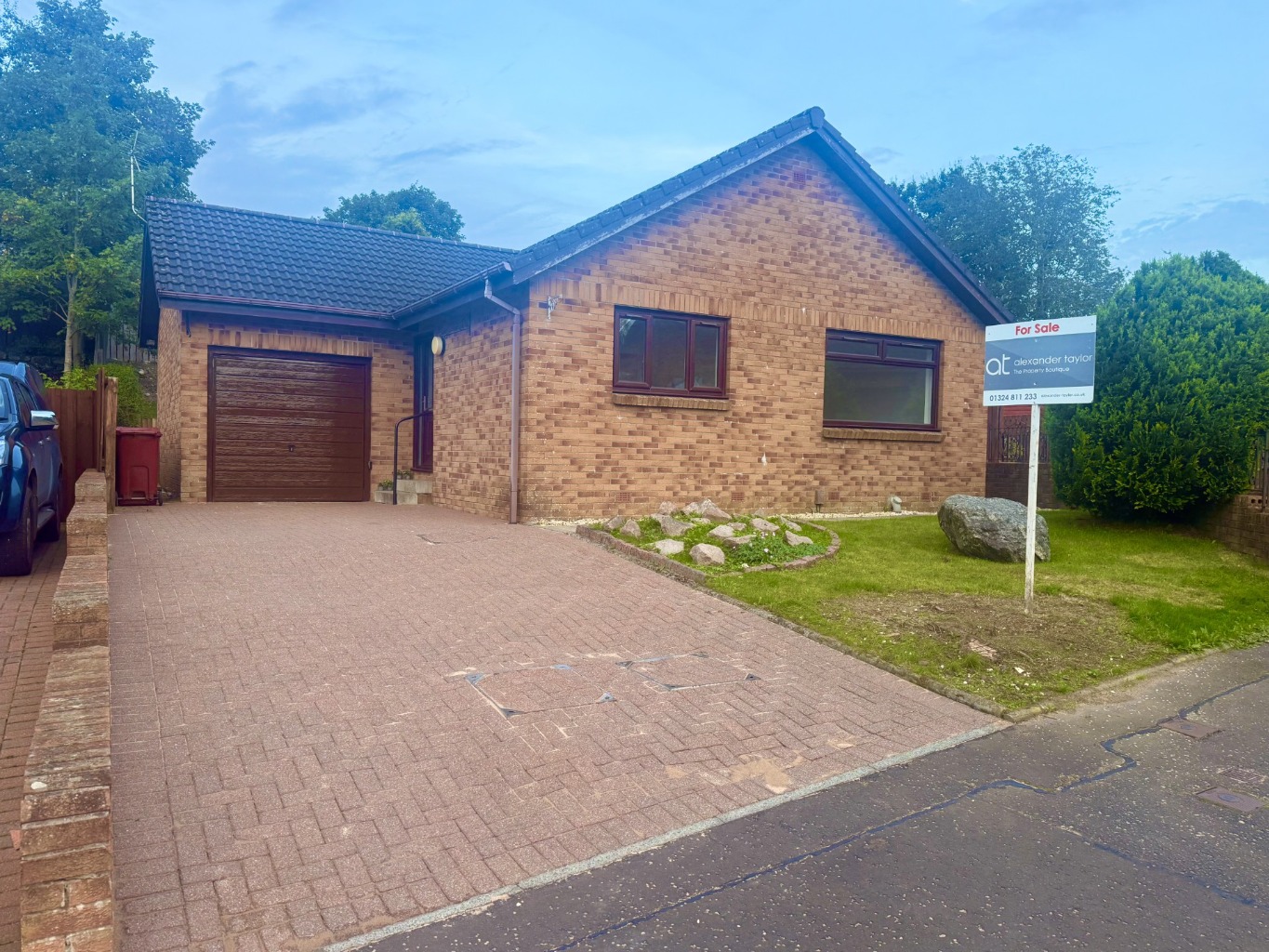 Fully Renovated Detached 2-Bed Bungalow in Sought-After Reilly Gardens