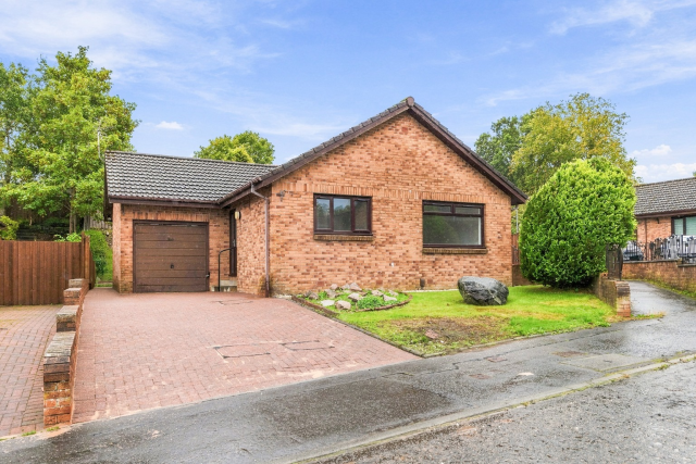 Fantastic Value - Fully Renovated Detached 2-Bed Bungalow in Sought-After Reilly Gardens
