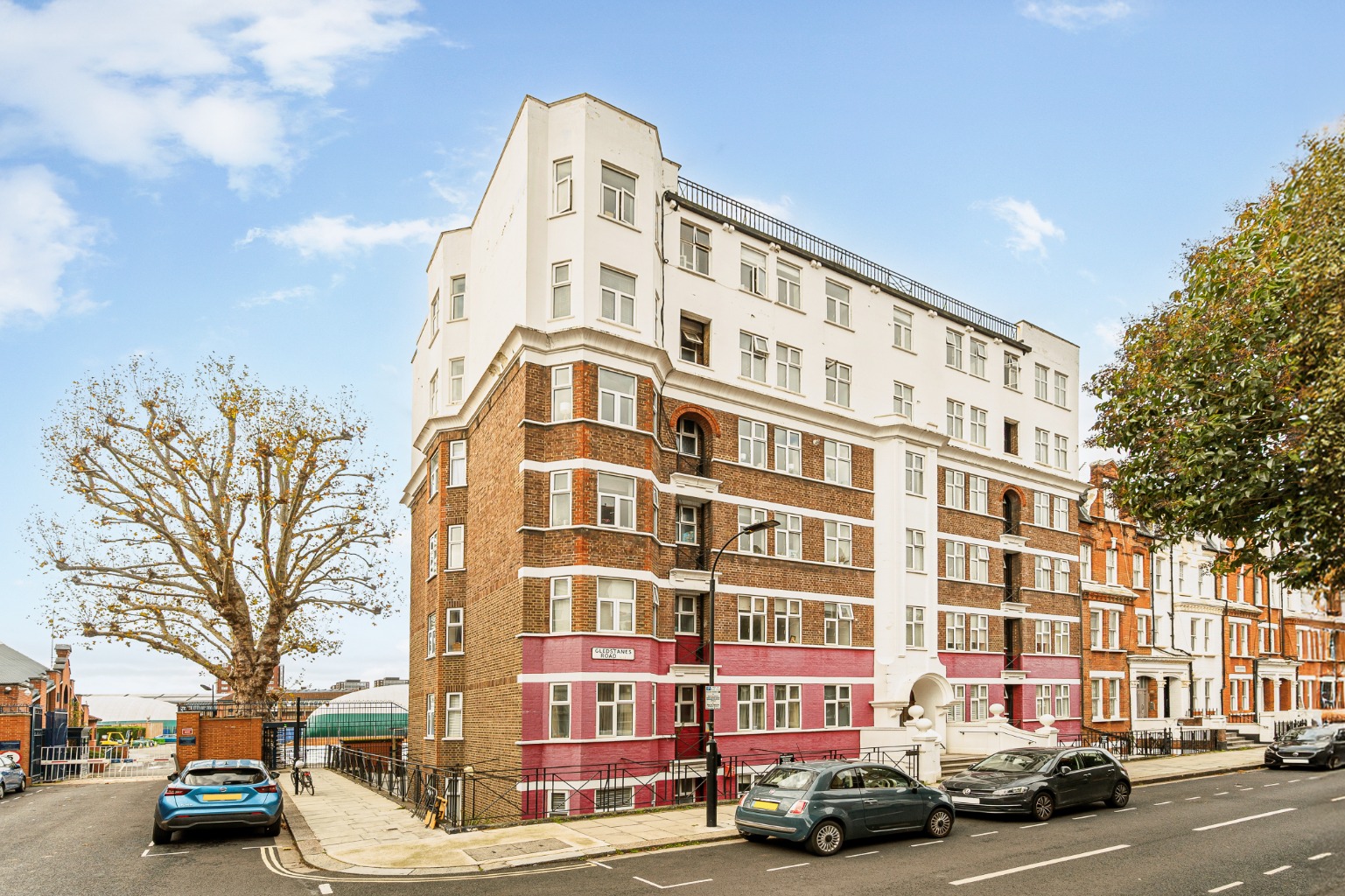 Bright Fourth-Floor Edwardian Flat with Period Charm and Scope to Personalise