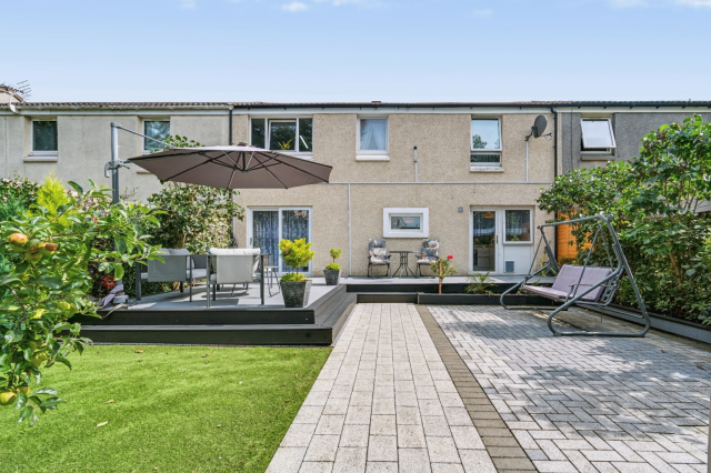 Briarbank, Livingston