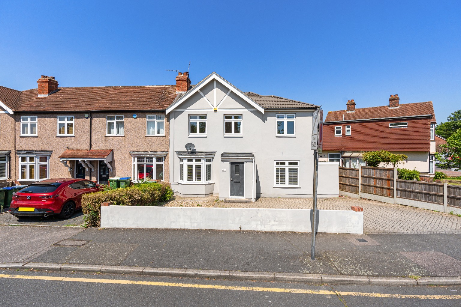A 3 Bed, Extended Family Home in Bexleyheath DA7 - Close to Schools, The Broadway & Train Station.