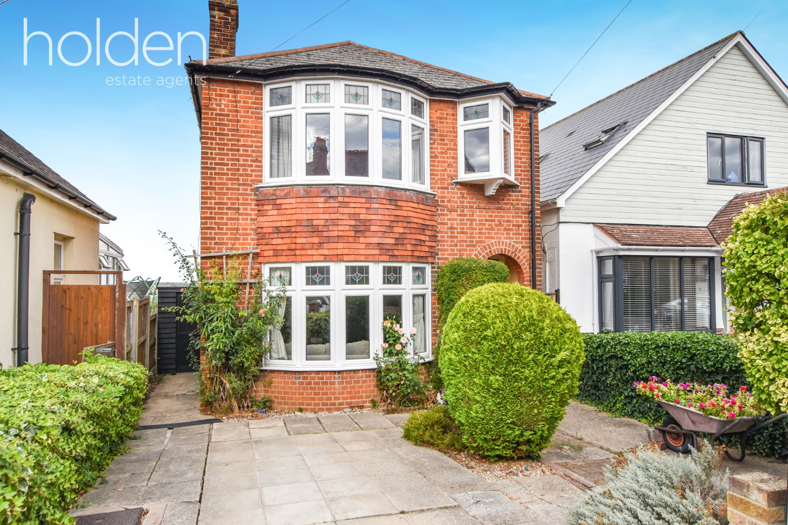 River Blackwater Views! - A 1920's detached property situated in one of Maldon's prime roads