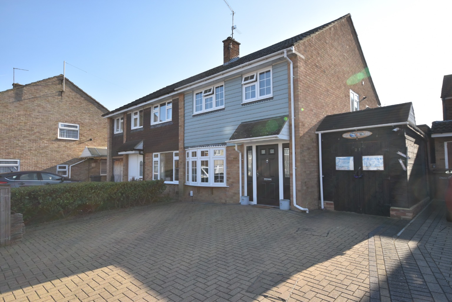 Backing onto Lathcoates Farm. 4 bedroom EXTENDED semi house with 50' x 25' southerly garden.