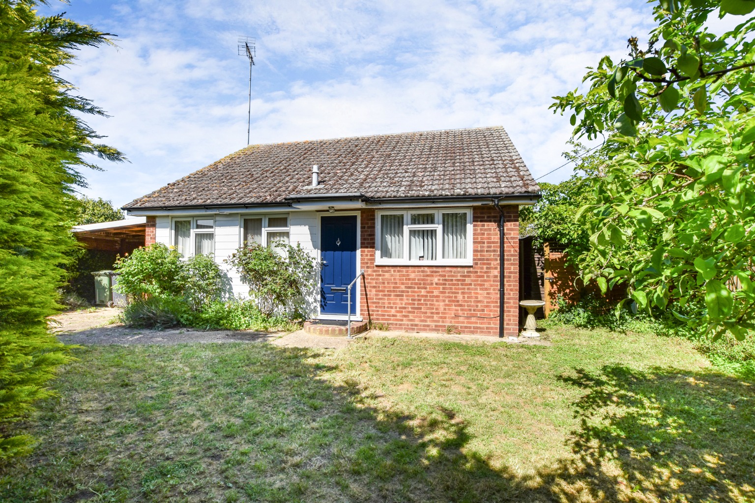 Secluded 2-Bed Bungalow in Heybridge: A Unique Opportunity
