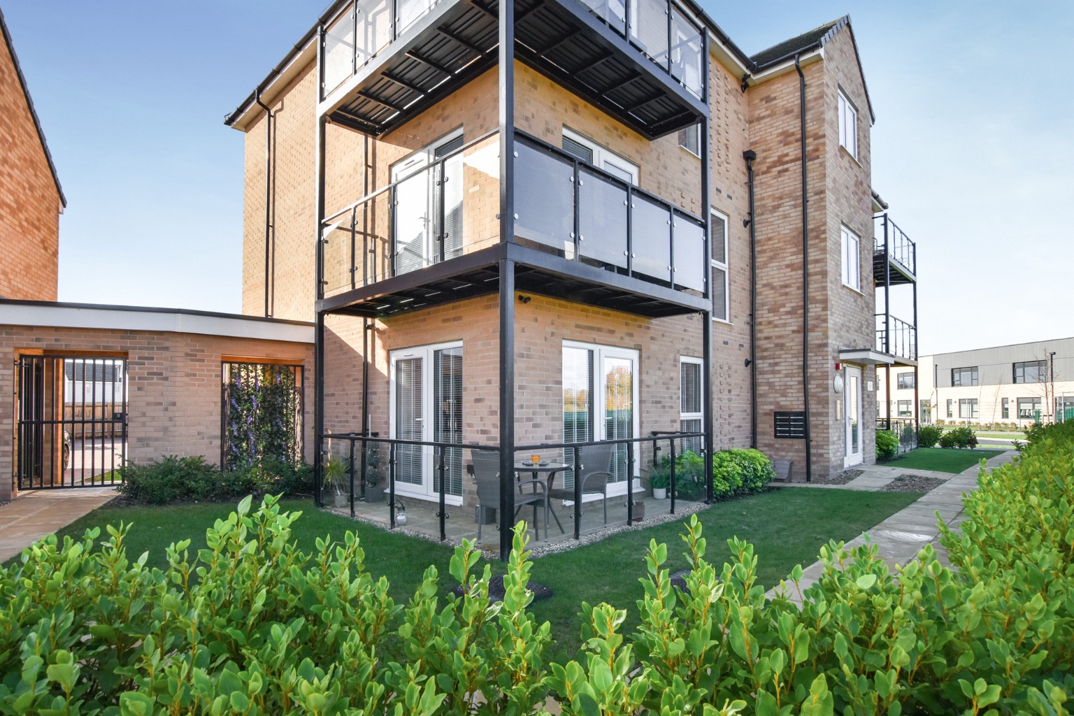 Light and Airy Ground Floor Apartment with Balcony on Handley Gardens.