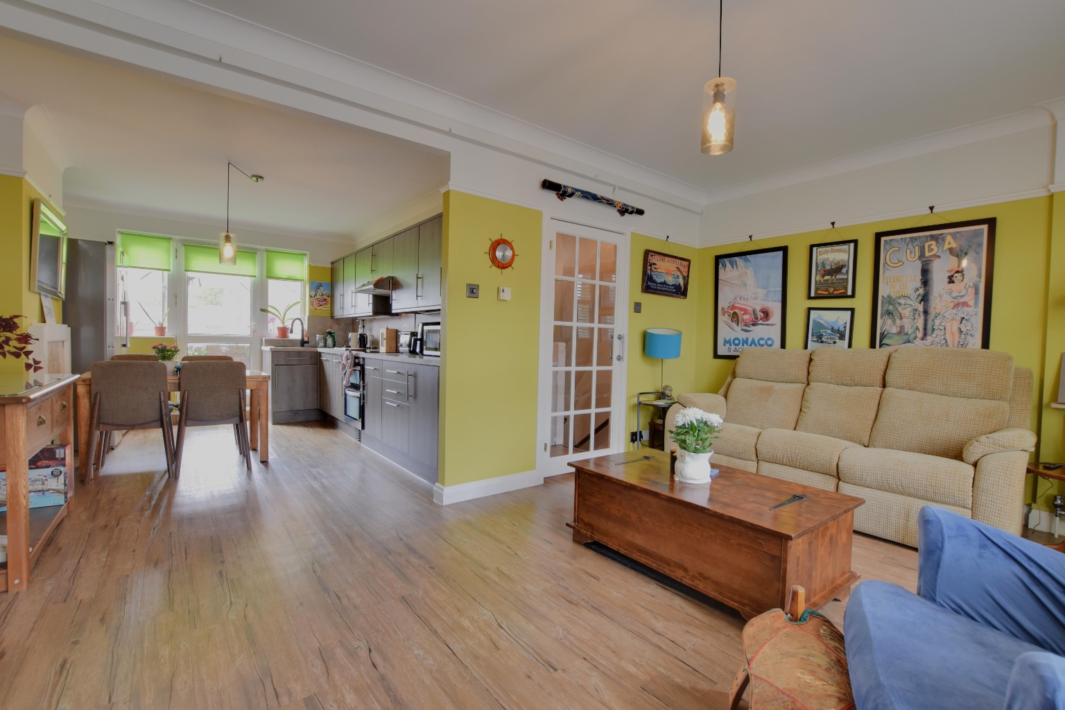 Impressive 3-Bedroom Duplex Apartment with Two Roof Terraces,  town centre location.