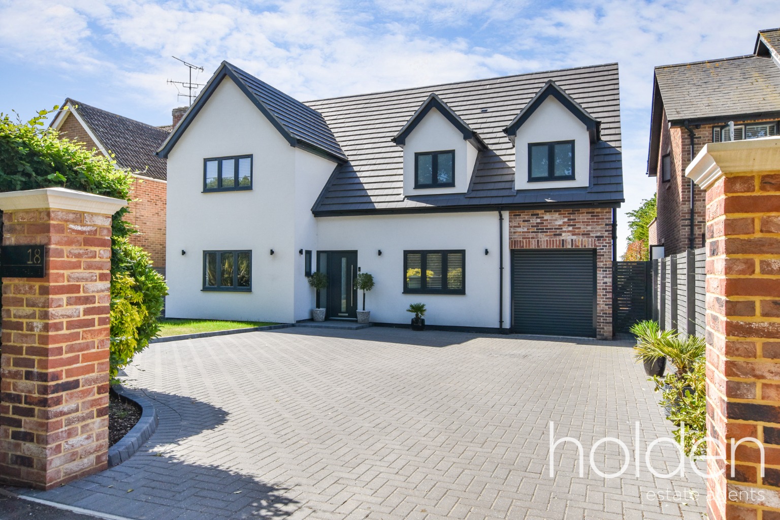 Exceptional 4-Bed Extended Home with South-Facing Garden