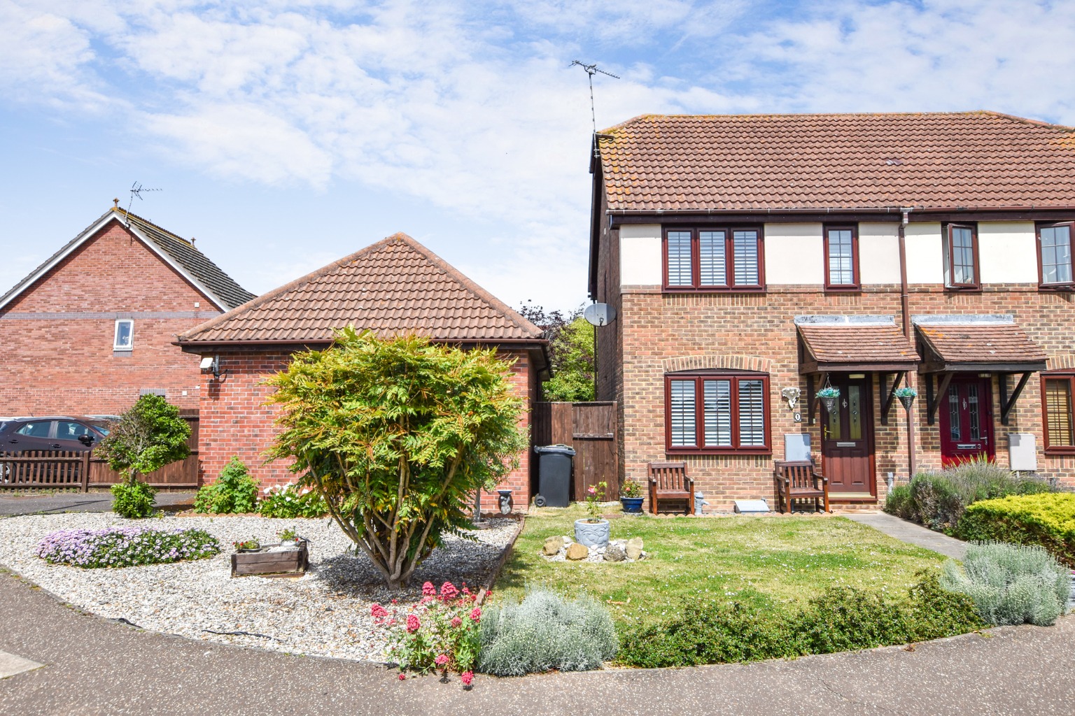 2-Bed End-Terrace Home with Garage