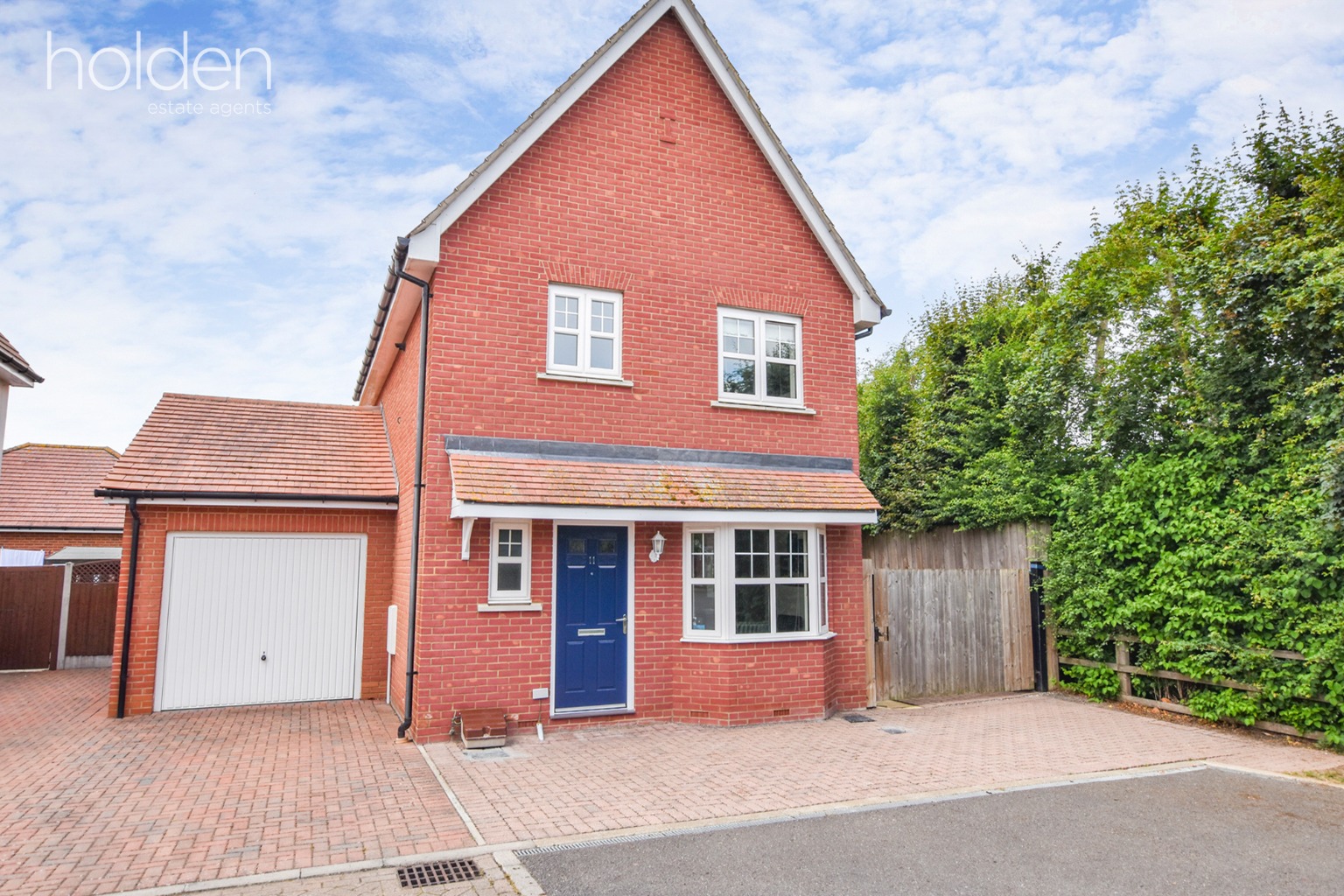 Detached 3-Bed Home with No Onward Chain Detached 3-Bed Home with No Onward Chain