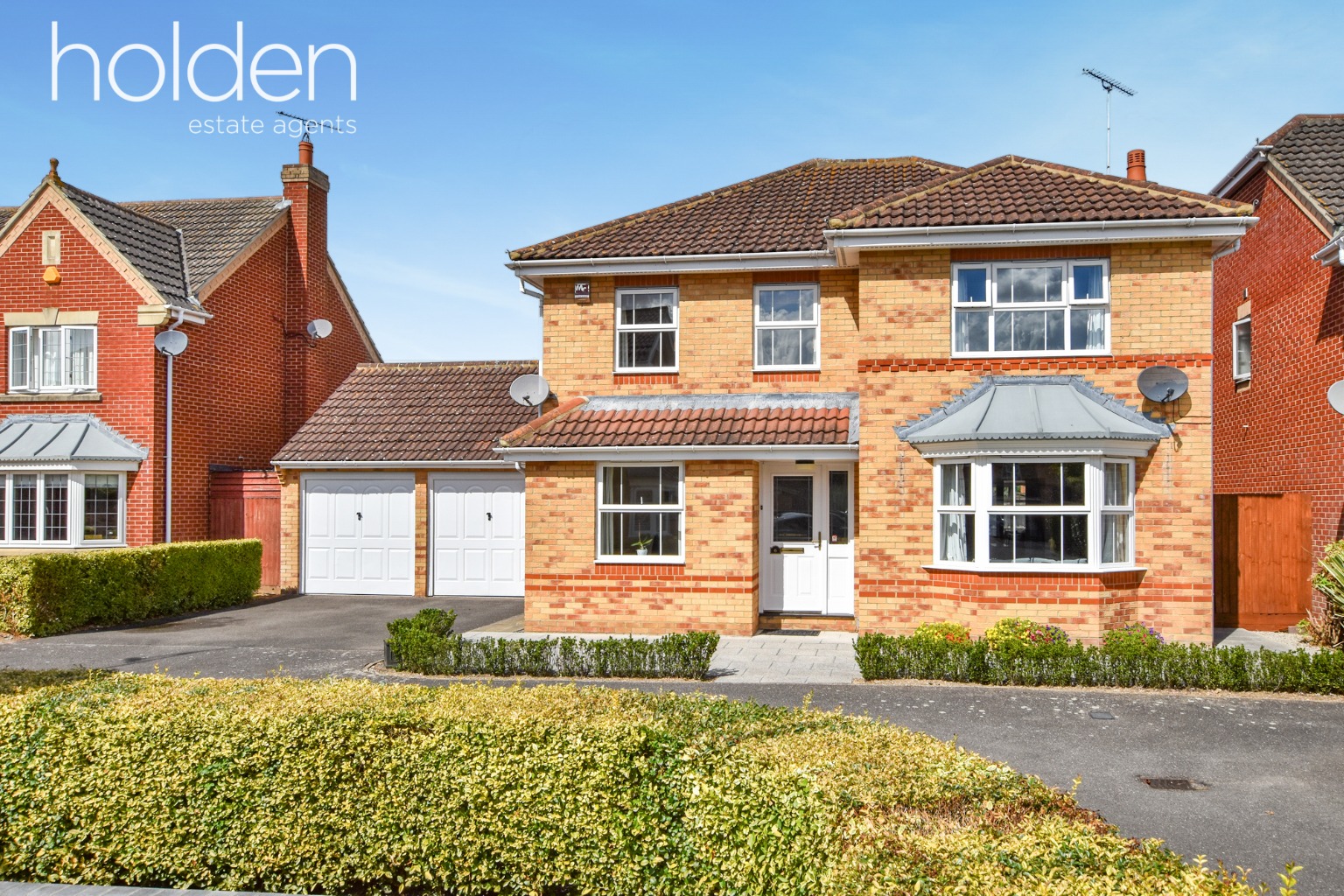Impressive four bedroom detached home offered to a HIGH END CONTEMPORARY SPECIFICATION.