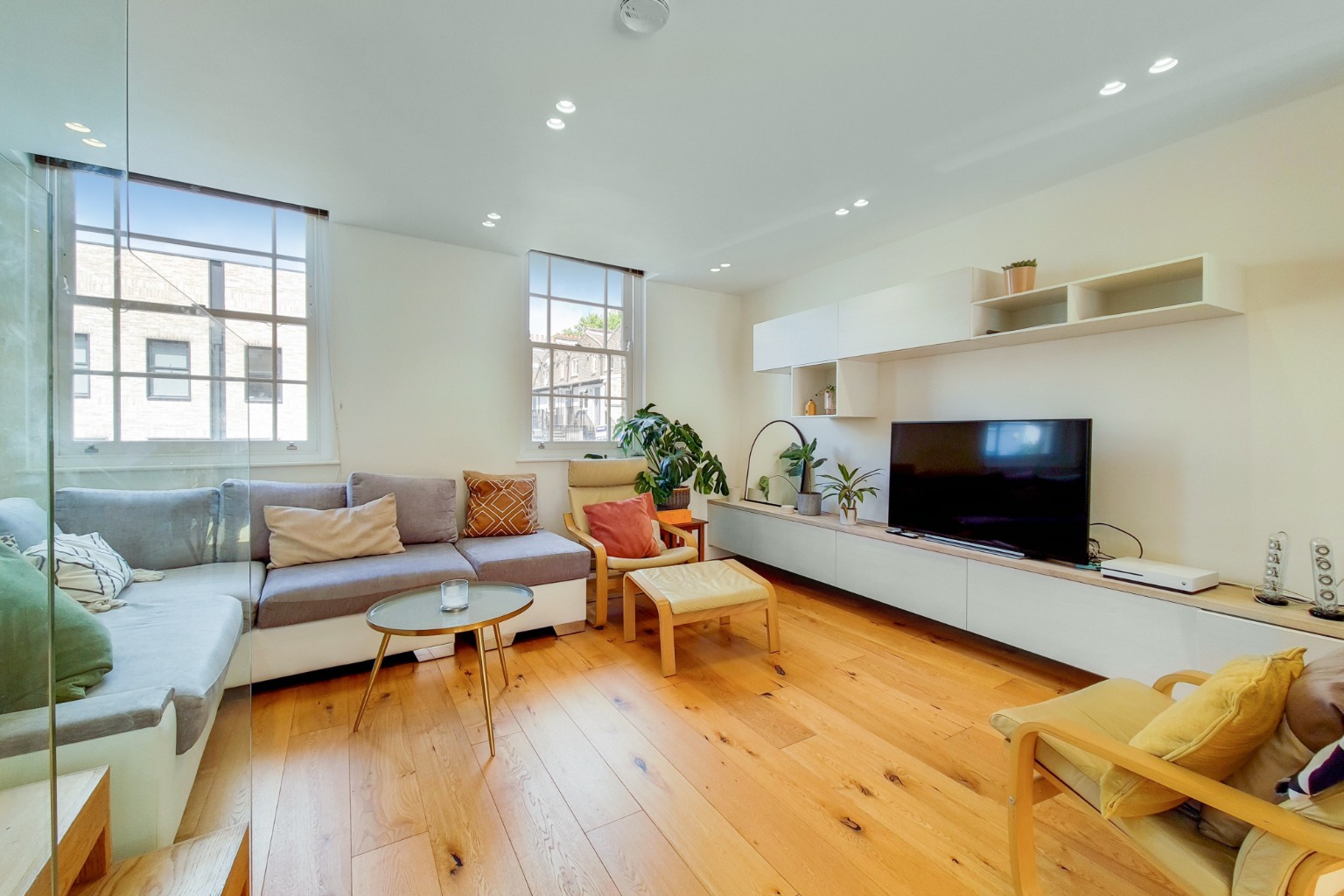 Contemporary Four Bedroom House with Private Roof Terrace in Florence Road Contemporary Four Bedroom House with Private Roof Terrace in Florence Road