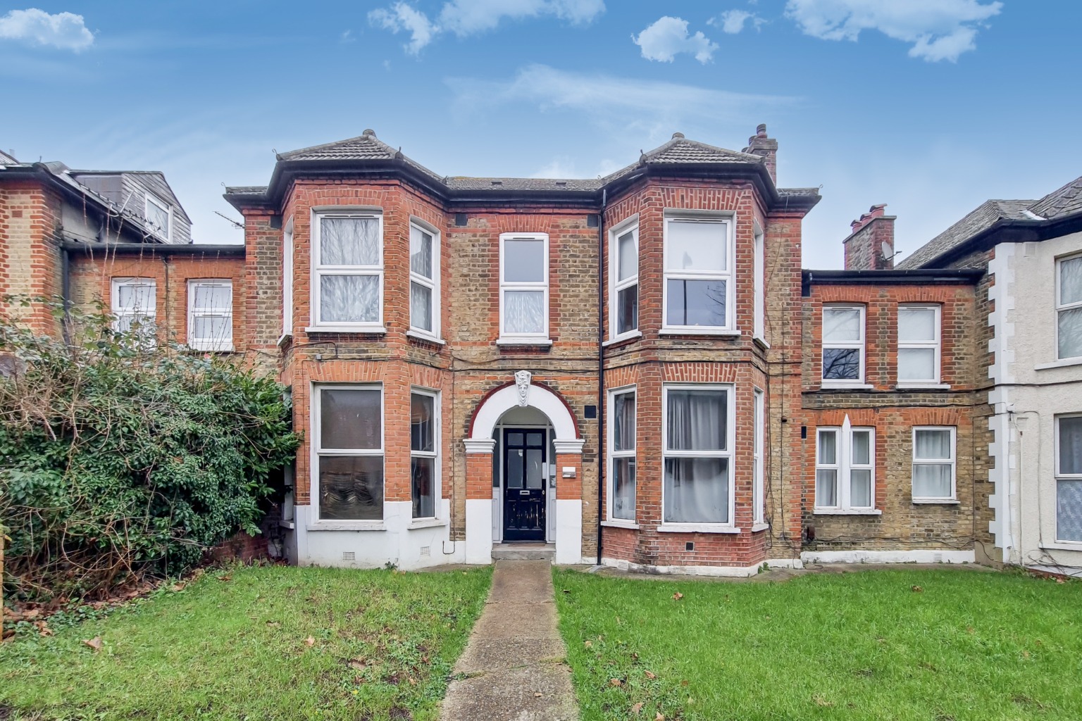Charming Two-Bedroom Ground Floor Apartment with Communal Gardens, Chain Free