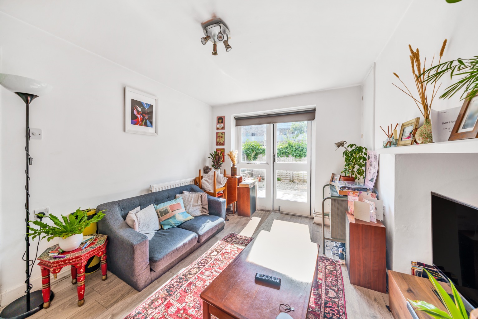 Nestled within the desirable Kender Street, this fabulous converted garden apartment.
