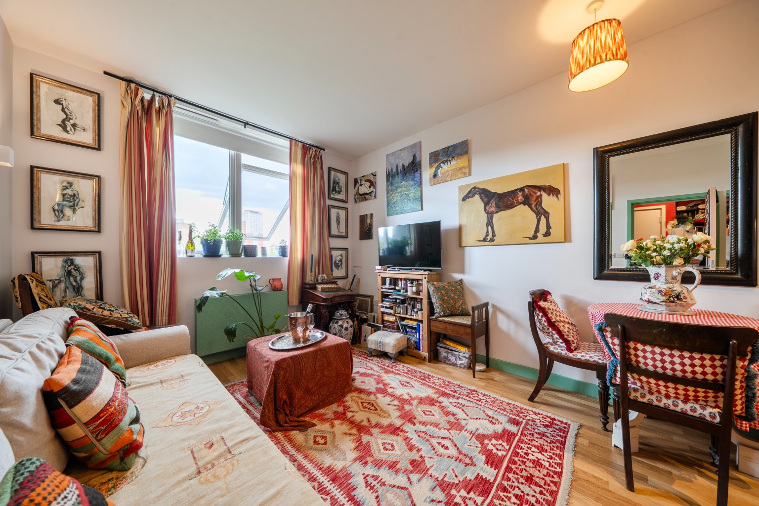Stylish One Bedroom Apartment in Historic Arklow Road Building
