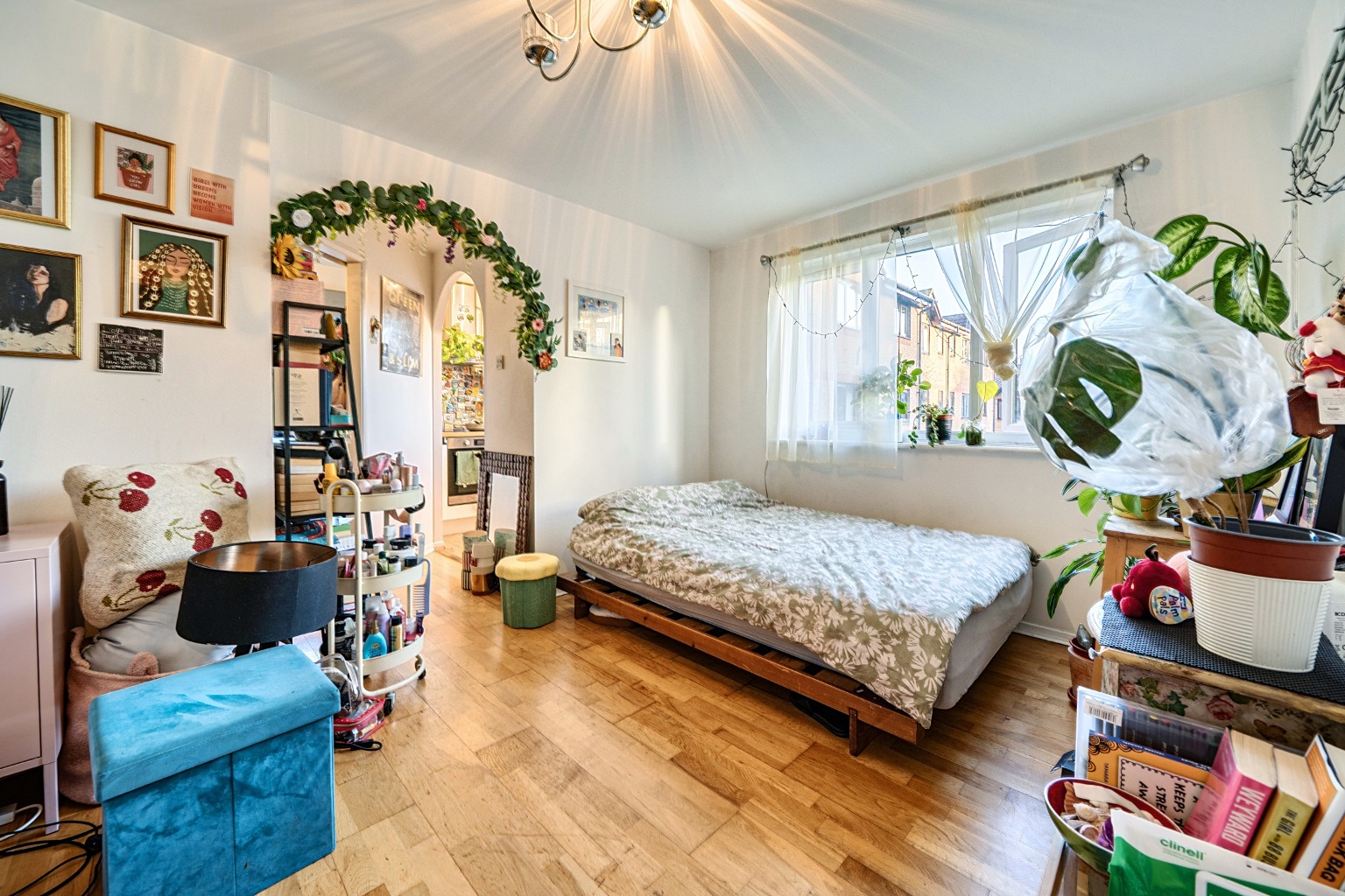 Charming Studio Apartment in Glenville Grove, Chain Free