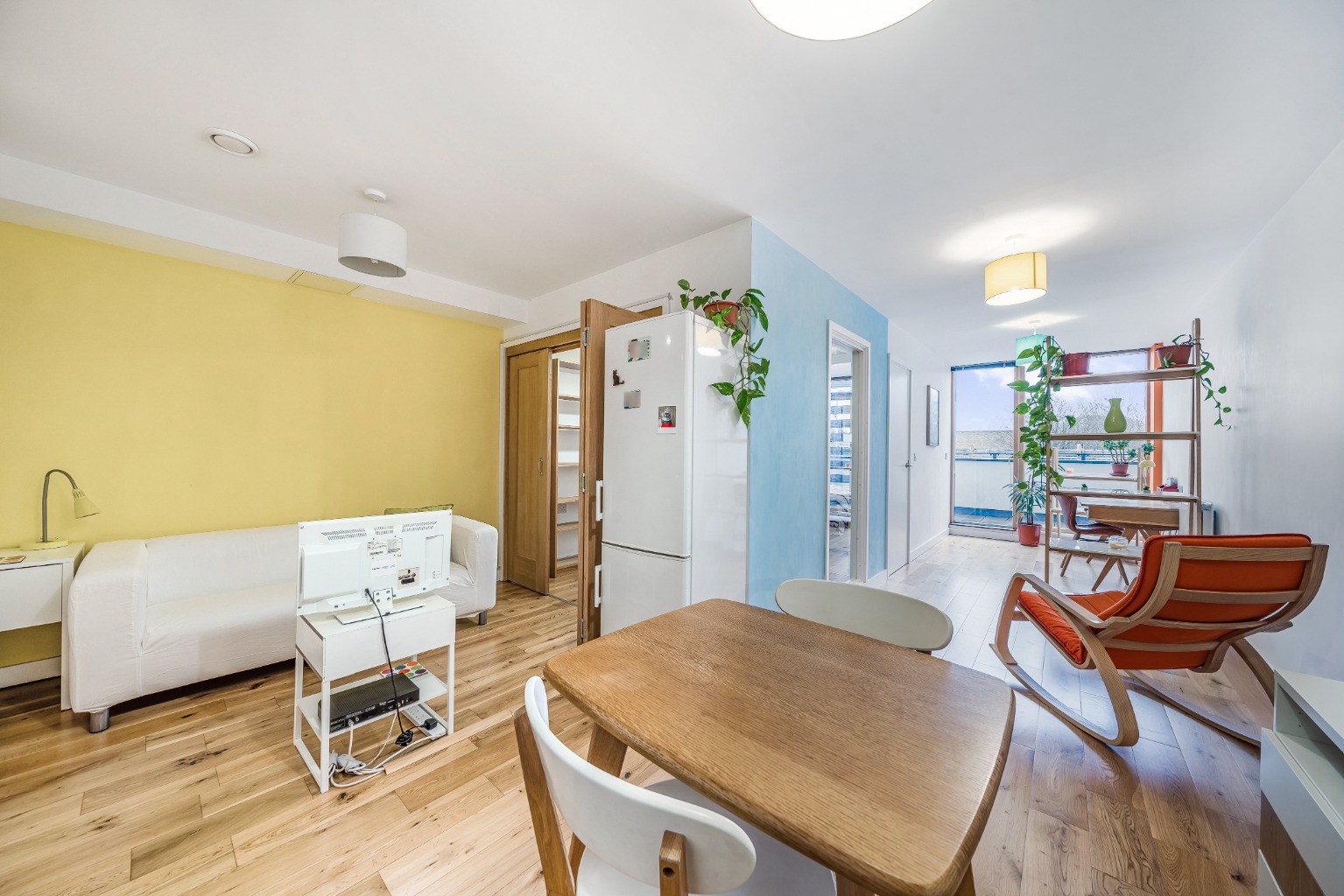 Spacious 1-Bedroom Apartment with Terrace in Deptford