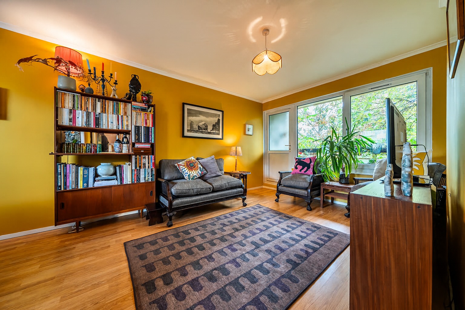 Light & Airy Two-Bedroom Apartment with South-Facing Balcony Near Deptford High Street