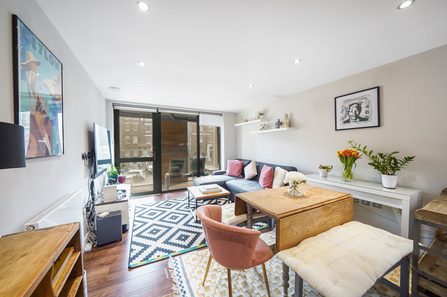 Stunning 2 Bedroom Apartment with Balcony and Communal Roof Terrace Stunning 2 Bedroom Apartment with Balcony and Communal Roof Terrace