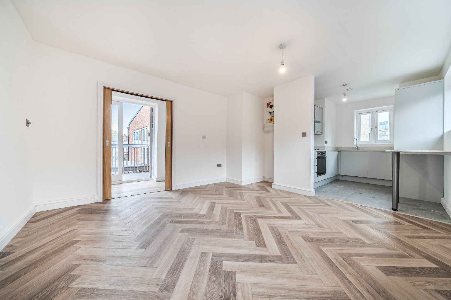 Contemporary Two-Bedroom First Floor Apartment with Private Balcony Near Ladywell Station