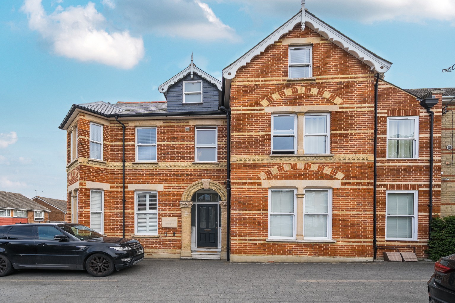 Exquisite Two-Bedroom Apartment in Grand Converted House, Sidcup Exquisite Two-Bedroom Apartment in Grand Converted House, Sidcup