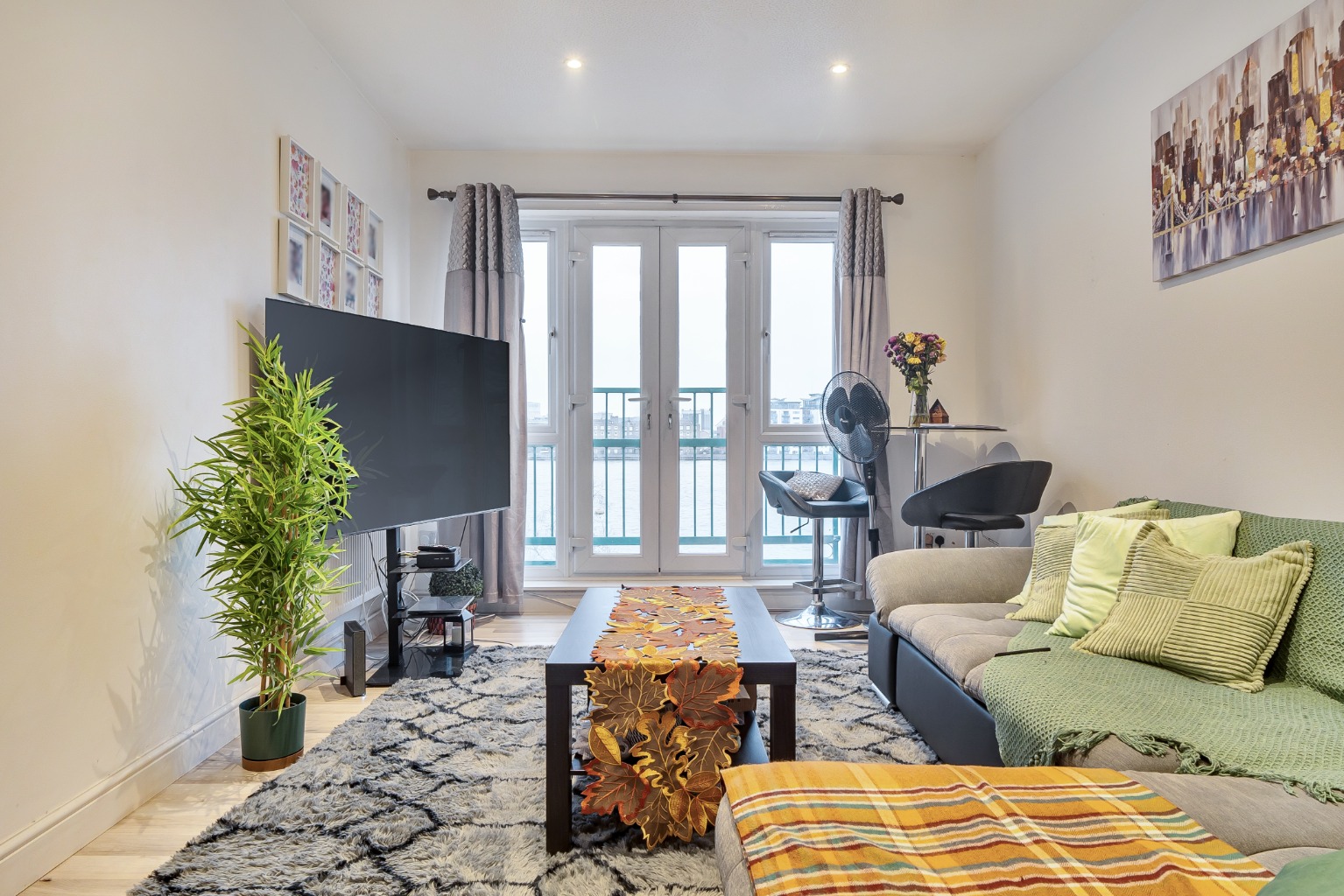 Riverside Living: Refurbished Top Floor Apartment with Thames Views