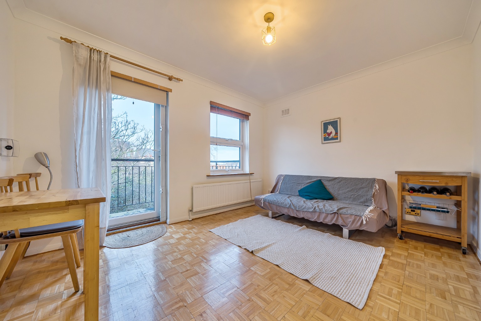 Charming Top Floor Apartment with Private Balcony and Garage in Parkfield Road