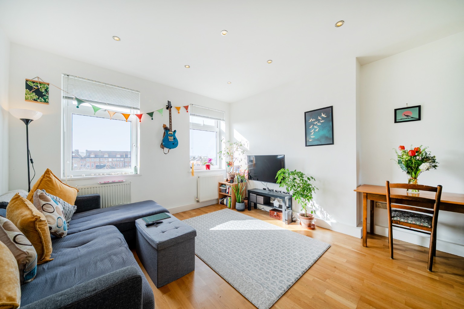 Top Floor Living with High Ceilings Near Queens Road Peckham