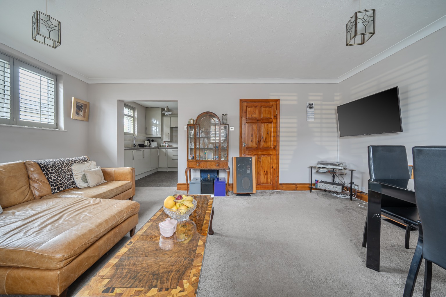 Spacious 2-Bed Apartment in Sidcup: Turn-Key Living with Garage