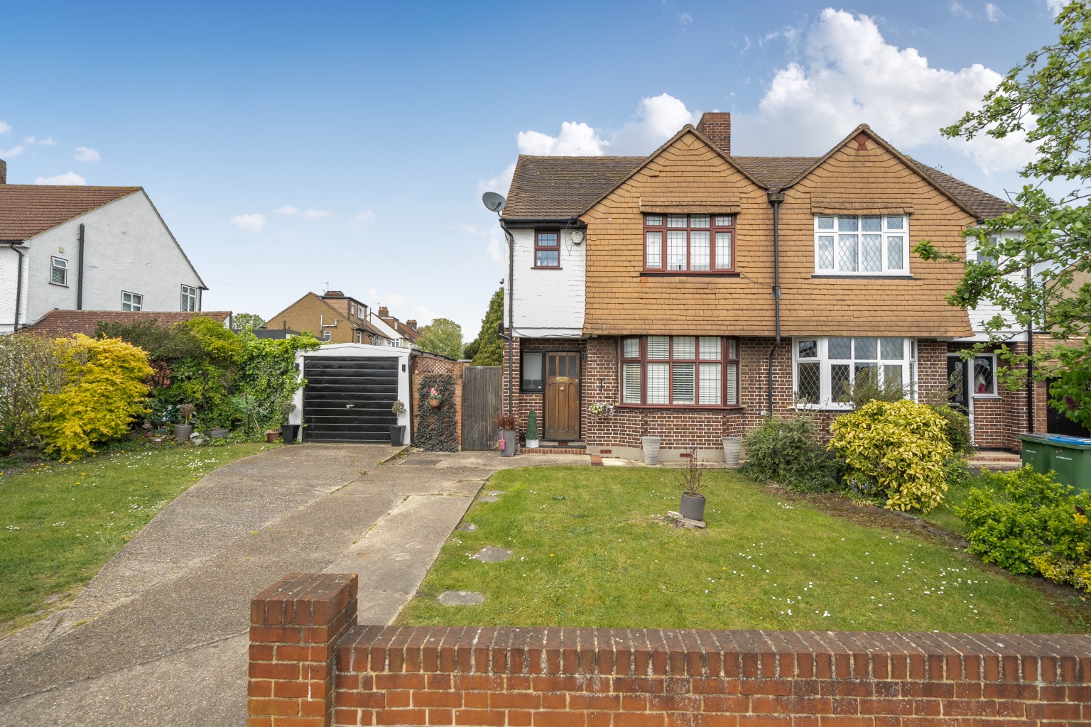 Spacious 3-Bed House, Bexley Road: Development Potential & Family Home
