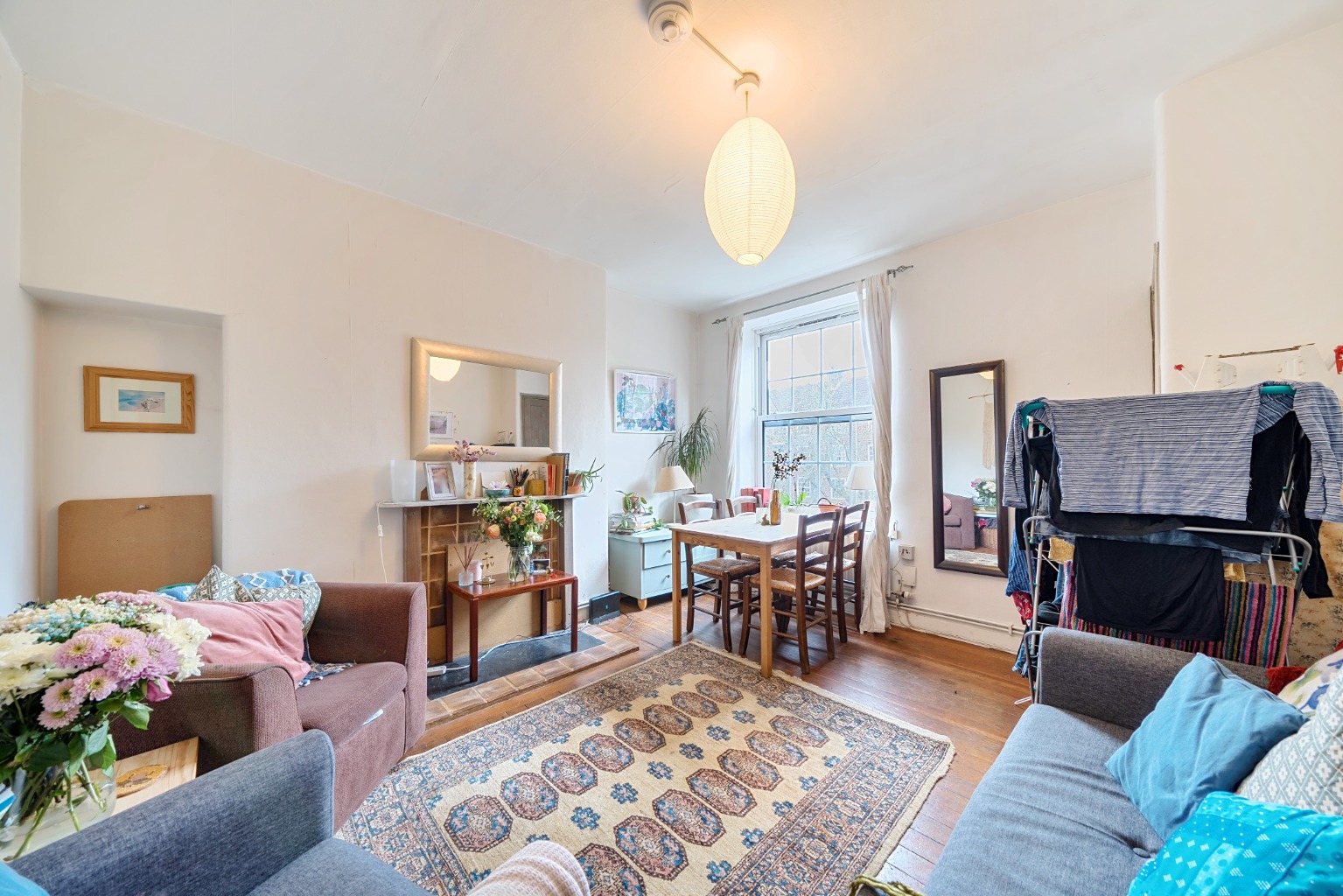 Light and Airy Four Bedroom Apartment, Chain Free in Holden House