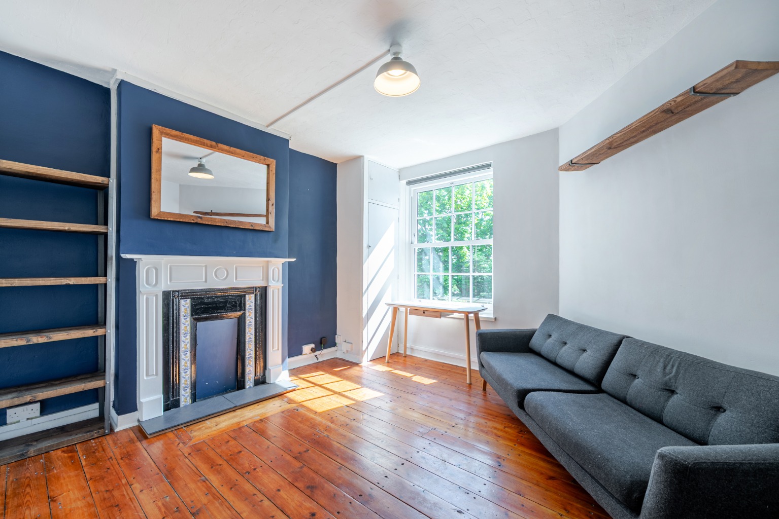 Light & Airy One-Bedroom Apartment in Deloraine House, London
