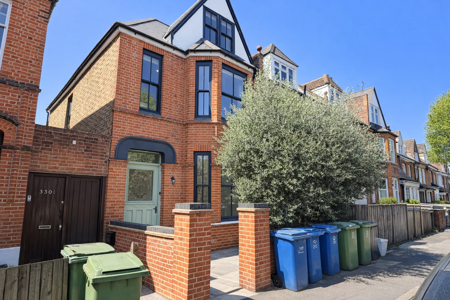 Stylish Three-Bedroom Top Floor Maisonette with Share of Freehold