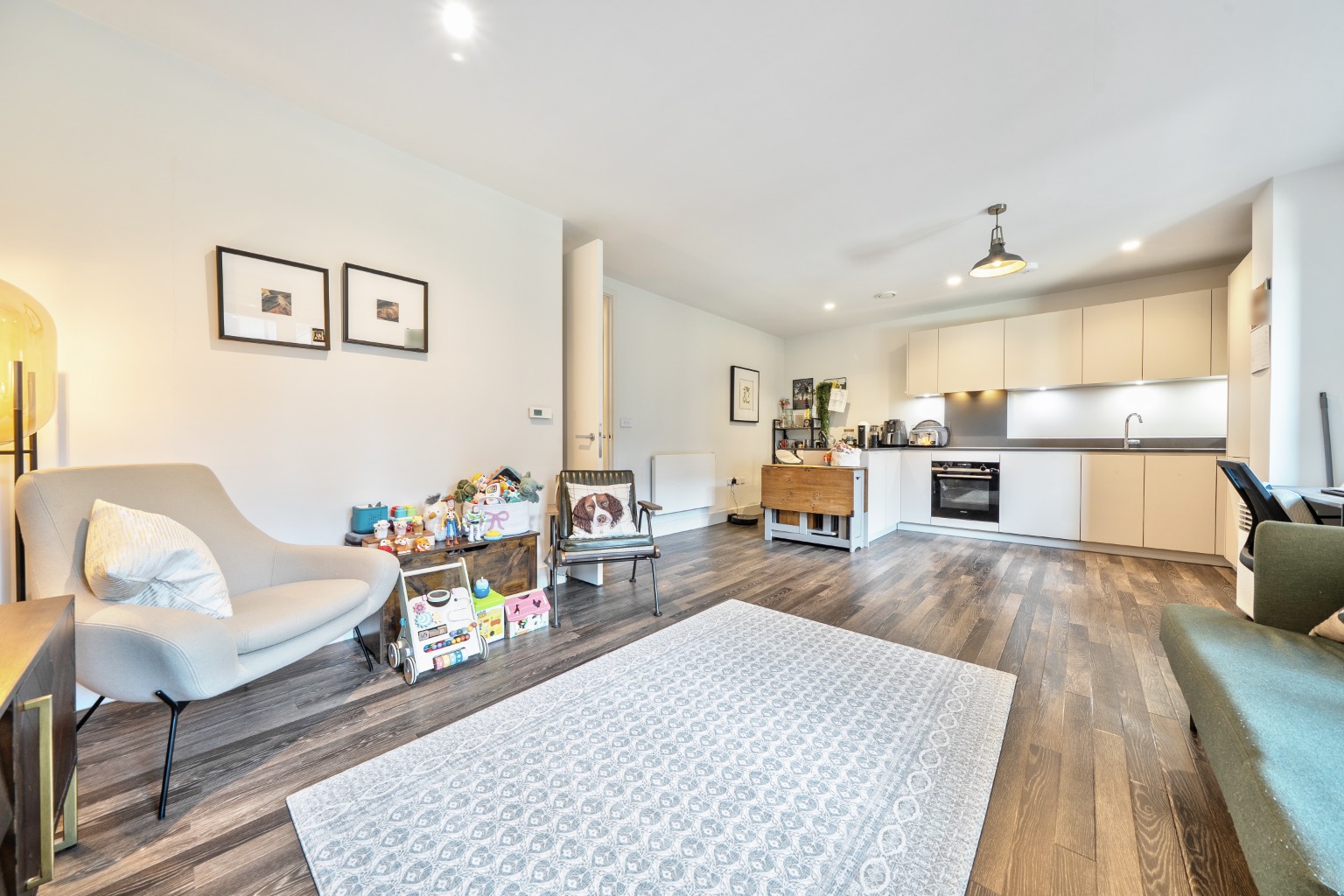 Stylish 2-Bedroom Apartment with Private Balcony in Moulding Lane Stylish 2-Bedroom Apartment with Private Balcony in Moulding Lane