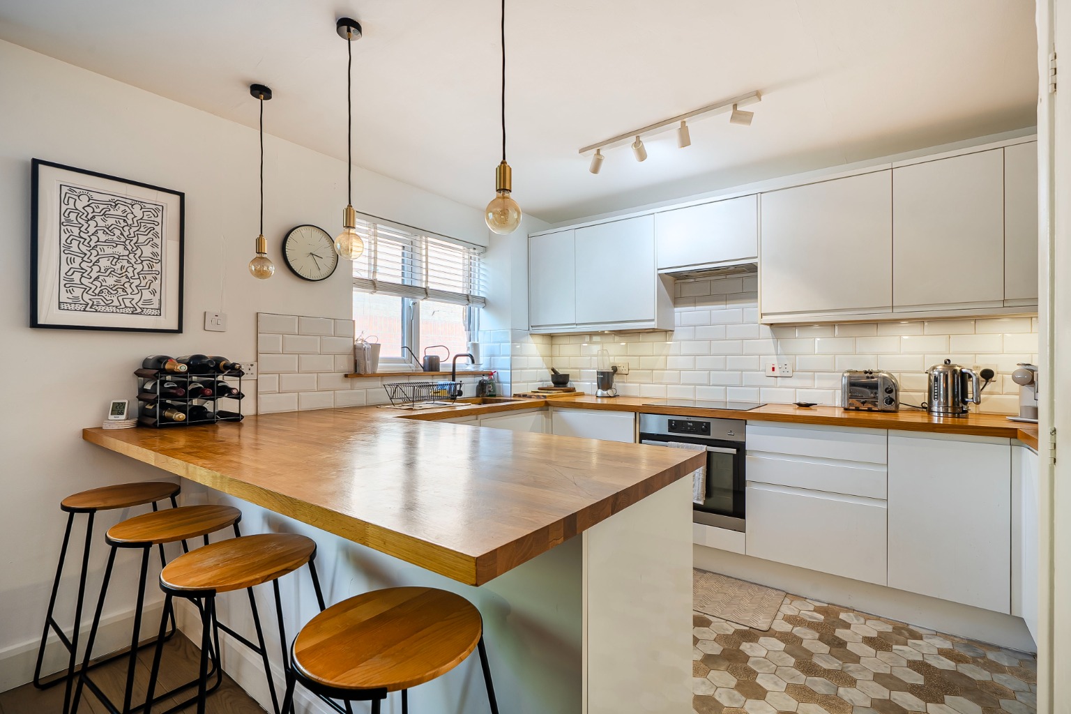 Charming Two-Bedroom Ground Floor Flat with Parking in New Cross