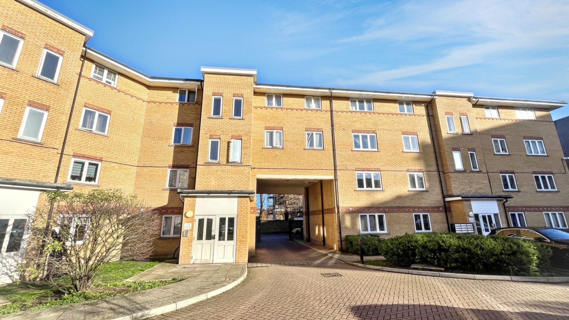 Charming Two-Bedroom Apartment in Churchhill Court, Chain Free
