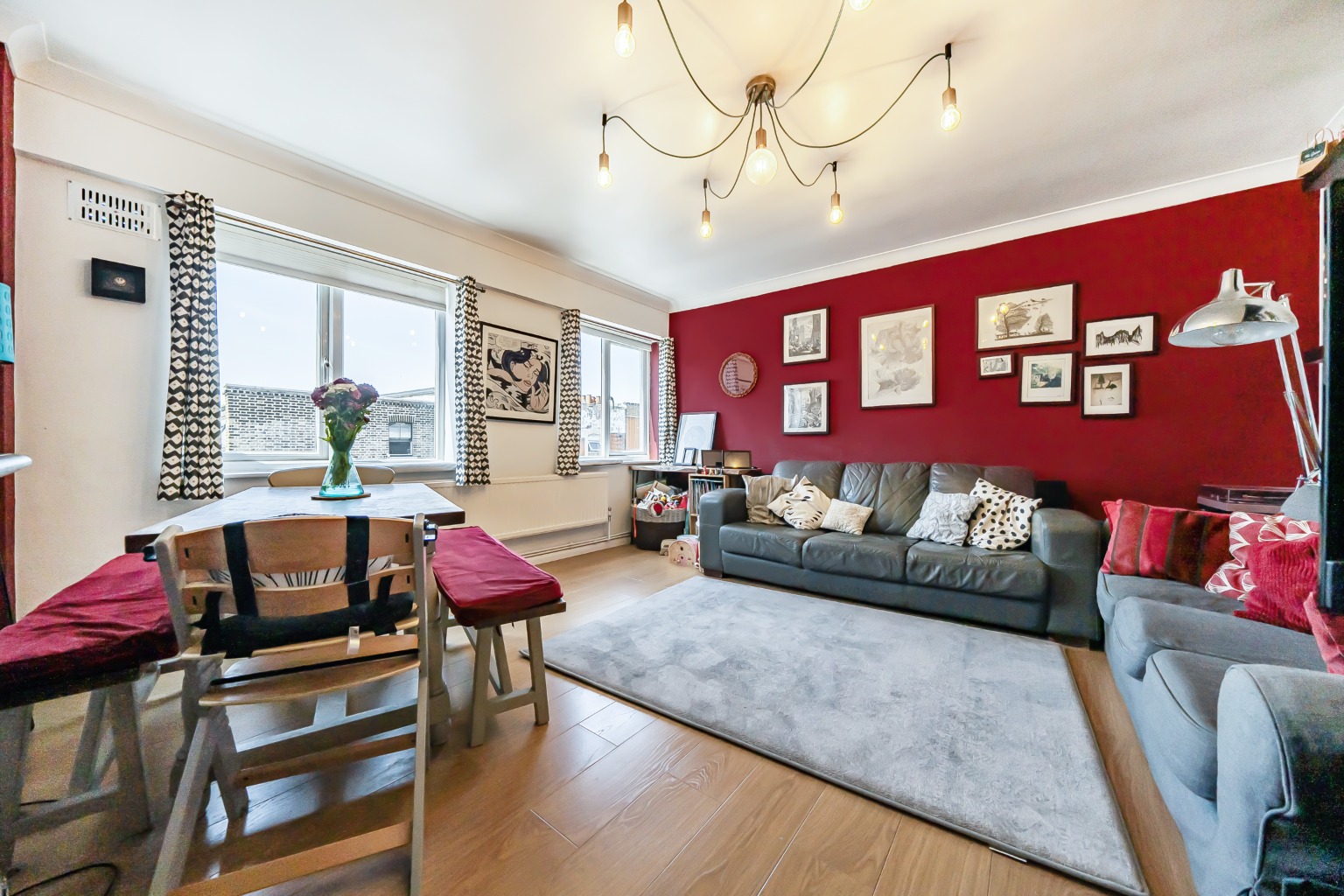 Stylish Two-Bedroom Top Floor Apartment on Deptford High Street Stylish Two-Bedroom Top Floor Apartment on Deptford High Street