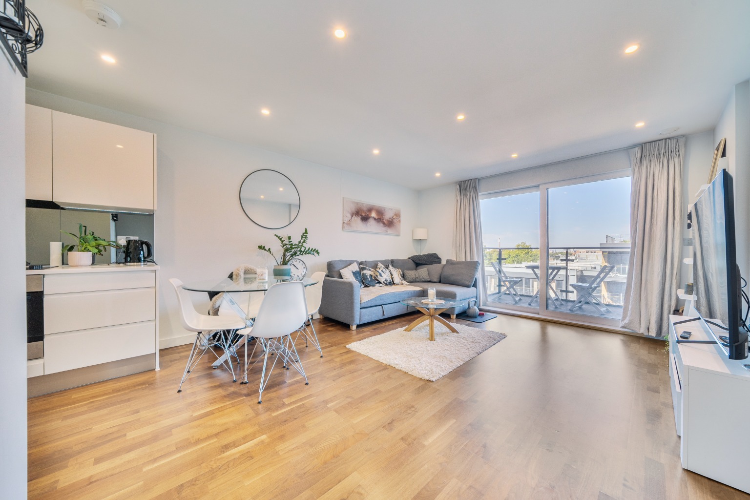 Modern One-Bedroom Apartment with Balcony