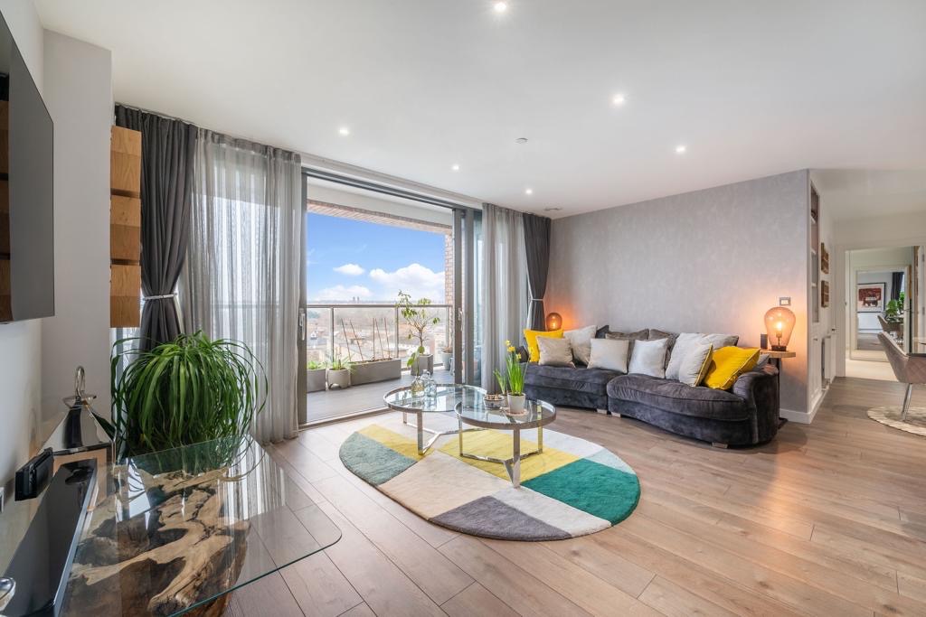 Seventh Floor Apartment with O2 Views & Concierge in East Ferry Road