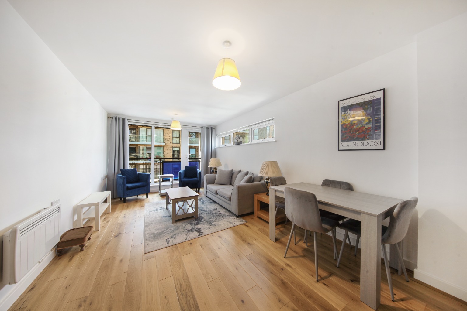Stylish Two-Bedroom Apartment with Balcony and Parking in Greenwich