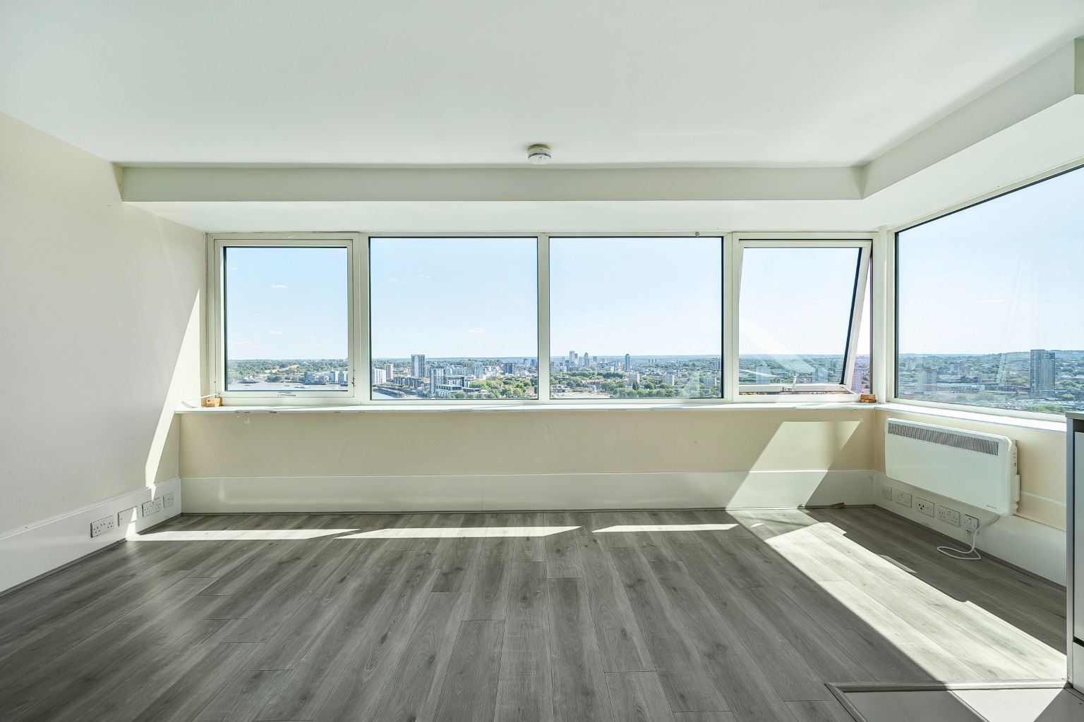 Stylish Two-Bedroom Apartment in Aragon Tower, Chain Free